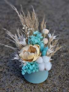 Dried Flower Arragements: Baby blue and white in ceramic
