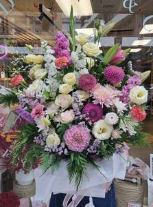 Mothers Day 2023: Grande Pastel Arrangement