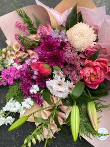 Mothers Day Flowers: Moody Hues