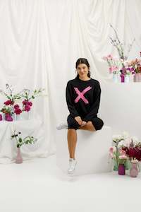 Home Lee: HOME-LEE KAYLA CREW - BLACK WITH SUNSET FLORAL