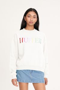 Womens Sweats Hoodies: HUFFER SLOUCH CREW 350/EDITORIAL - CHALK