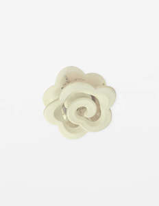 Stella Gemma: STELLA + GEMMA HAIR CLAW - MATT WHITE DAISY