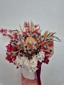 Dried Arrangements And Wall Hanging: Dried Valentines arrangements ❤️