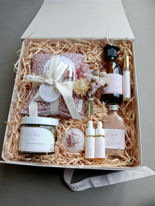 Baby Shower Gifts: Pregnancy + Postpartum Gift Box