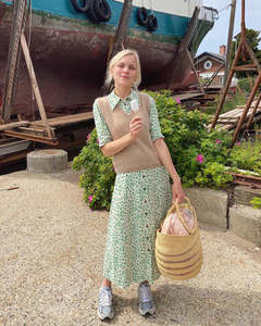 StockholmSlipover V-neck.- Petite knit Woman