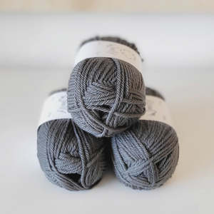 Wool Yarn: Woolly Yarn Co Woolly 8 Ply