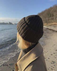 Baby Childrens Patterns: Hipster Hat by Petite Knit - (4ply/8ply Baby to Adult)