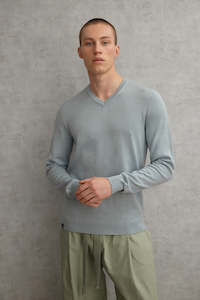 Standard Issue: Merino Classic V. Powder