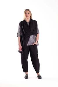 Deeanne Hobbs: Deeanne Hobbs: Puckered Vest. Black