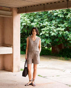 YERSE:  100% LINEN VEST