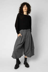 Taylor: TAYLOR: Sleeved Knit Ellipse Top. Black