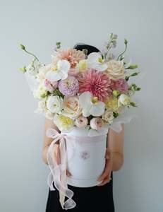 Flowers By Occasion: Romantic Grace