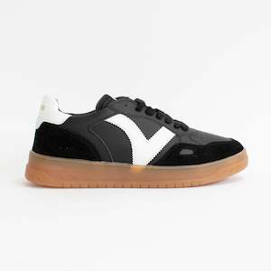 Sneakers: Stacey Black