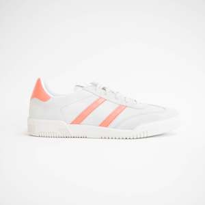 Orthotic Friendly: Freda Hielo