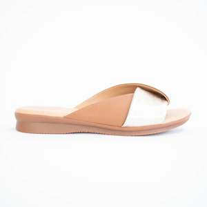 Sandals Flat: Nara Tan Champagne