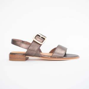 Sandals Flat: Smitten Ash