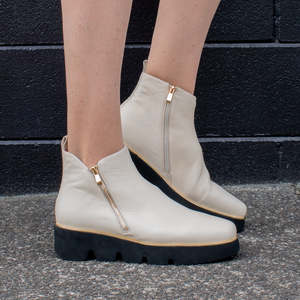 Clearance: Sigi Bone