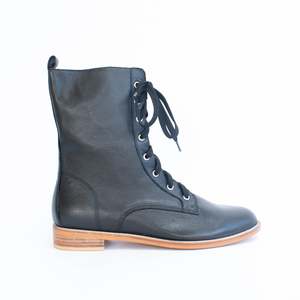 Orthotic Friendly: Mohini XW Black Leather