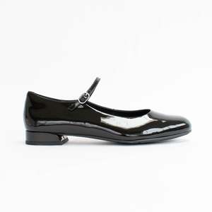 Shoes Mid: Ursa Black Patent