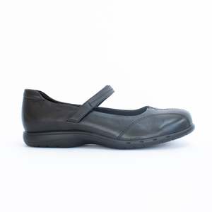Shoes Flat: Dart Black