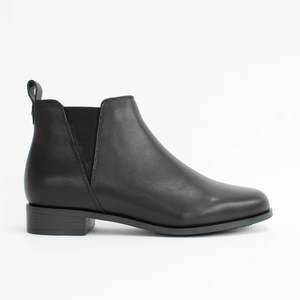 Hush Puppies: Nutmeg Black
