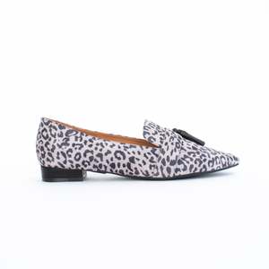 Agnes Grey Leopard