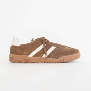 New: Dee Marron