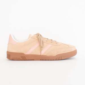 New: Dee Camel
