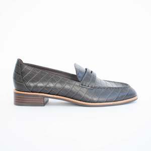 Shoes Flat: Lucia Coffee Croc