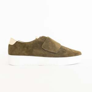 Sneakers: Zena Khaki Suede Gold