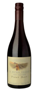 Mix Pinot Noir: Te Muna Valley THE FALCON Martinborough Pinot Noir 2020