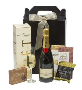 Products: Moët Congratulations Champagne Gift Hamper Wineplus