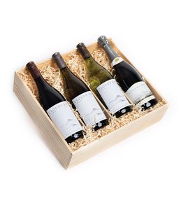 Products: Cloudy Bay Collection Wine Gift Hamper Wineplus