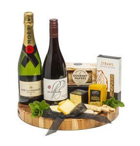Products: Pinot Noir & Cheese Luxury Hamper Wineplus