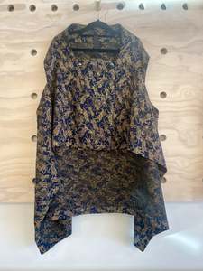 Golden: GOLDEN Cat Cape