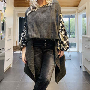 Golden: GOLDEN Check Cape