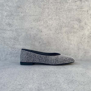 Black: Carrano Delia