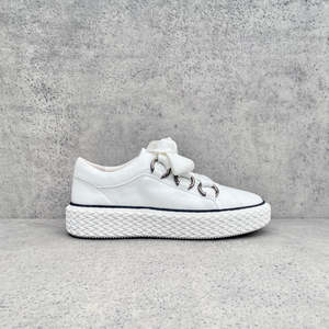 White: EOS Trinity WL