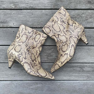 SAMPLE: IVY LEE IV - ONLINE ONLY, Size 38