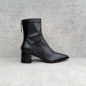 Black: EOS Auroa Boot