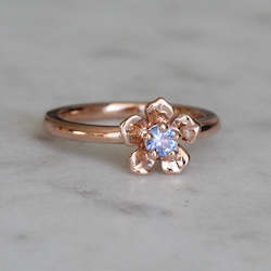 Rings: Forget Me Not Ring/ 9ct rose Gold, Ceylon Sapphire