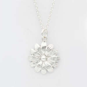 Fresh As A Daisy: Daisy Necklace