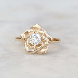 La Vie En Rose Ring/ yellow Gold, Lab-grown or Natural Diamond