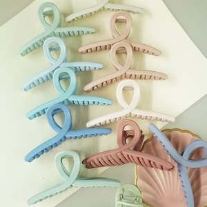 15 Or Under: Ribbon Claw Clip