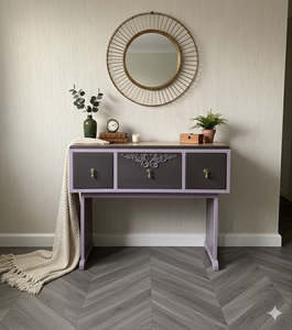 Furniture: Console/Hallway table
