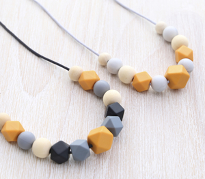Products: Silicone Teething Necklace – Orange – Wolly&Co