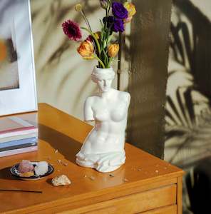 Doiy: Venus Vase | White