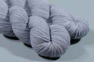 Natural Colours: Pale Silver | Hand Dyed 100% Merino Yarn from New Zealand | 100g