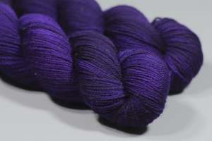Solid Colours: Mulberry | Hand Dyed 100% Merino Yarn from New Zealand | 100g
