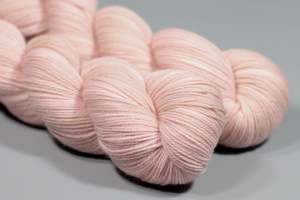 Solid Colours: Dusky Rose | Hand Dyed 100% Merino Yarn from New Zealand | 100g